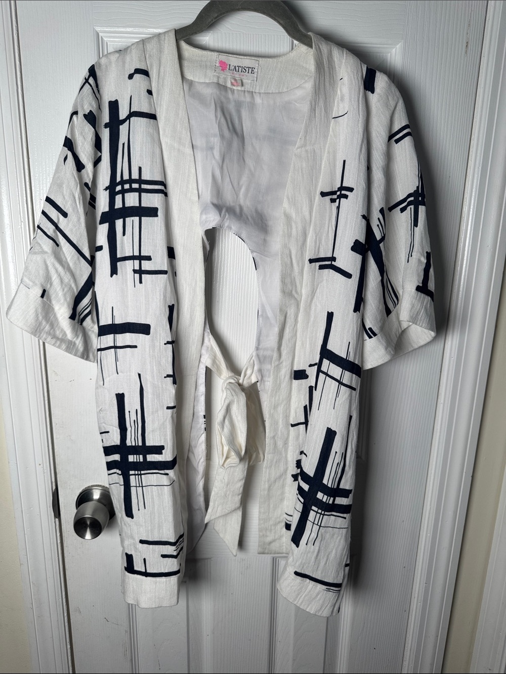 L'ATISTE White Open-Front Kimono with Navy Graphic Lines